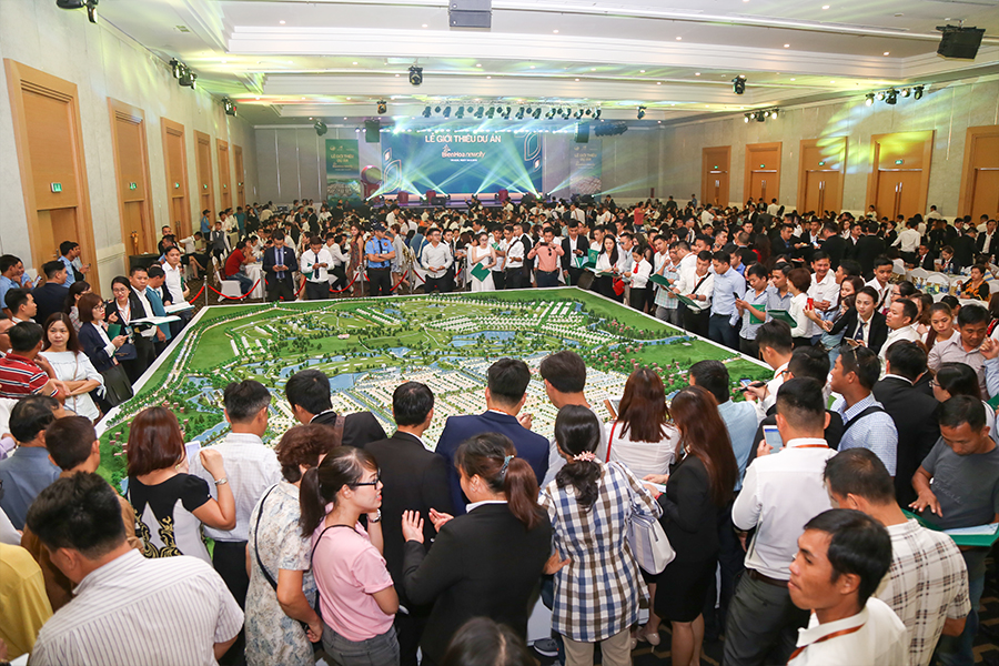 Khu vực sa bàn thu hút rất đông khách hàng đến để tìm hiểu về dự án Biên Hòa New City Năm 2018