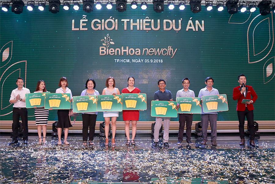 Khách hàng giao dịch thành công và may mắn trúng thưởng dự án Biên Hòa New City